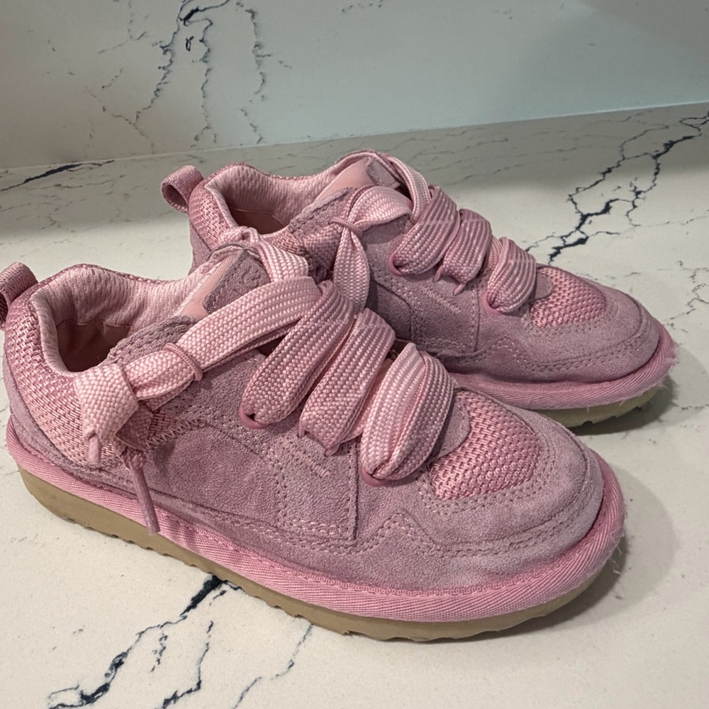 Kids UGG Lo Lowmel Shoes – Size 2 – Pink – Gently Used